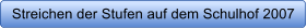 Streichen der Stufen auf dem Schulhof 2007